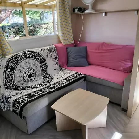 Mobil 6/8 Places キャンプ場